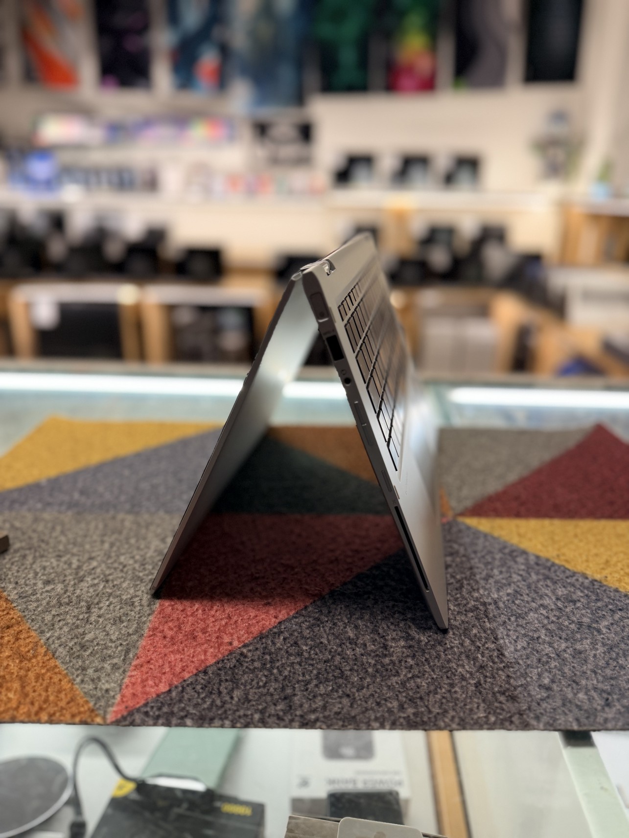 HP EliteBook x360 1030 G2 Ricondizionato | i5-7200U | 8GB RAM | 256GB SSD | 13.3" FHD Touch | Windows 11 Pro | Grado B