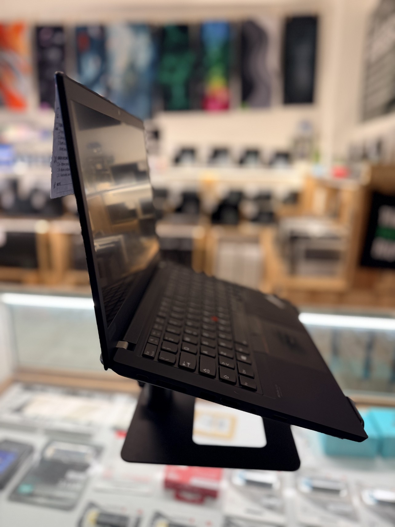 Lenovo ThinkPad P14s Gen 2 Ricondizionato | i7-1165G7 | 16GB RAM | 512GB SSD | 14" FHD | Windows 11 Pro | Grado B - immagine 2