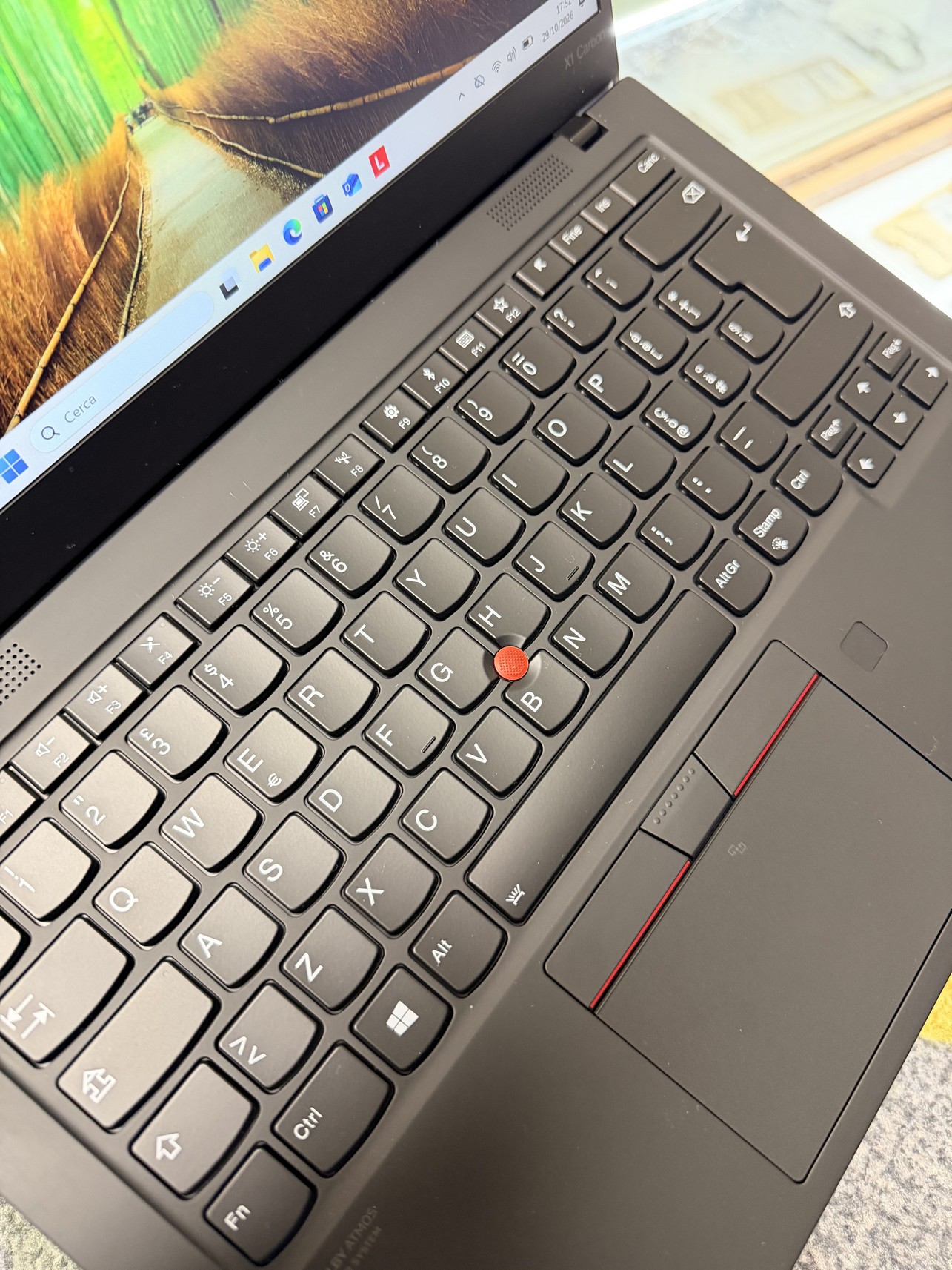Lenovo ThinkPad X1 Carbon Gen 7 Ricondizionato | i7-8565U | 16GB RAM | 512GB SSD | 14″ | Windows 11 Pro | Grado A - immagine 4