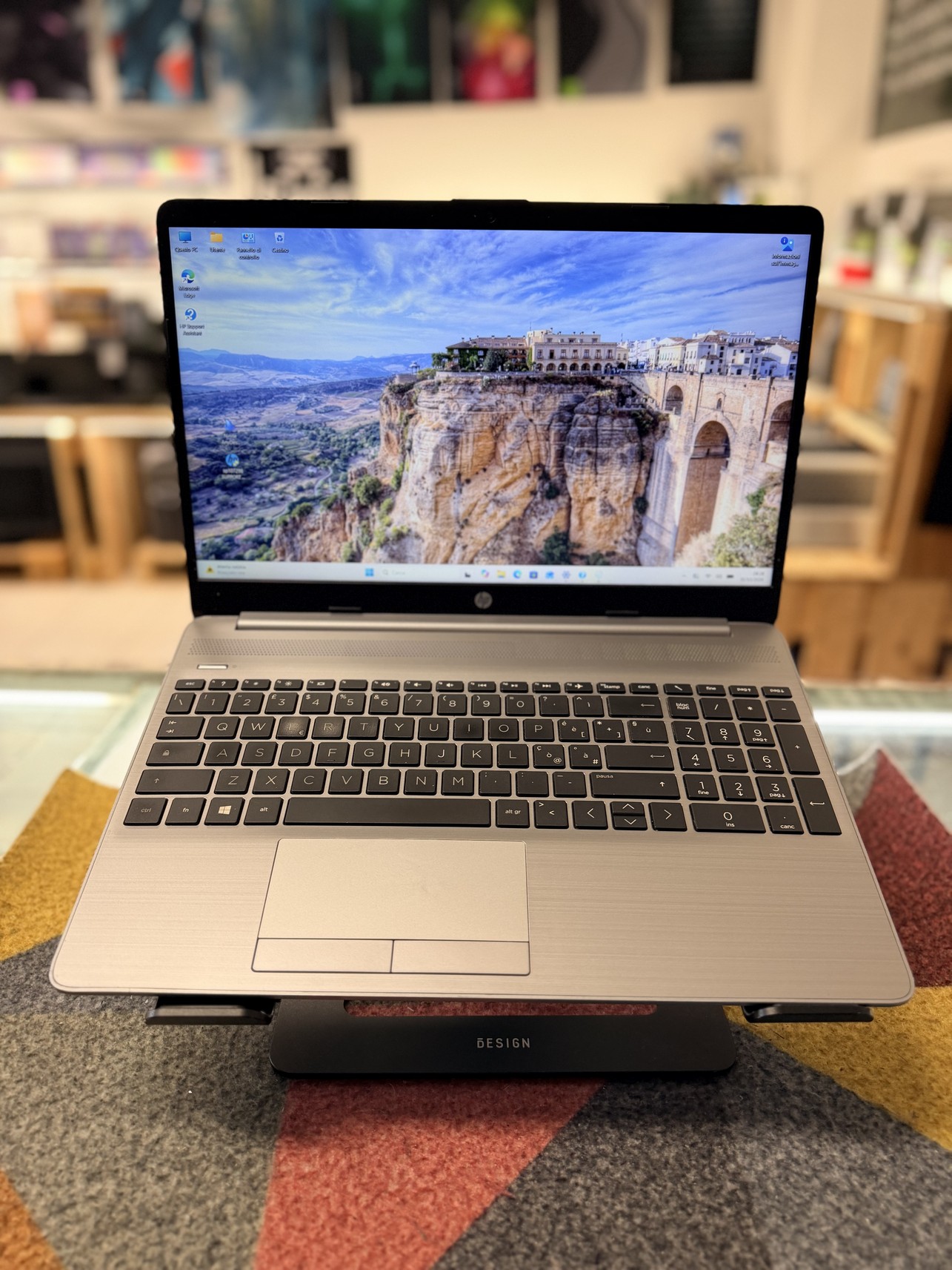 HP 255 G8 Ricondizionato | Ryzen 3 3250U | 8GB RAM | 256GB SSD | 15.6″ | Windows 11 Home | Grado B