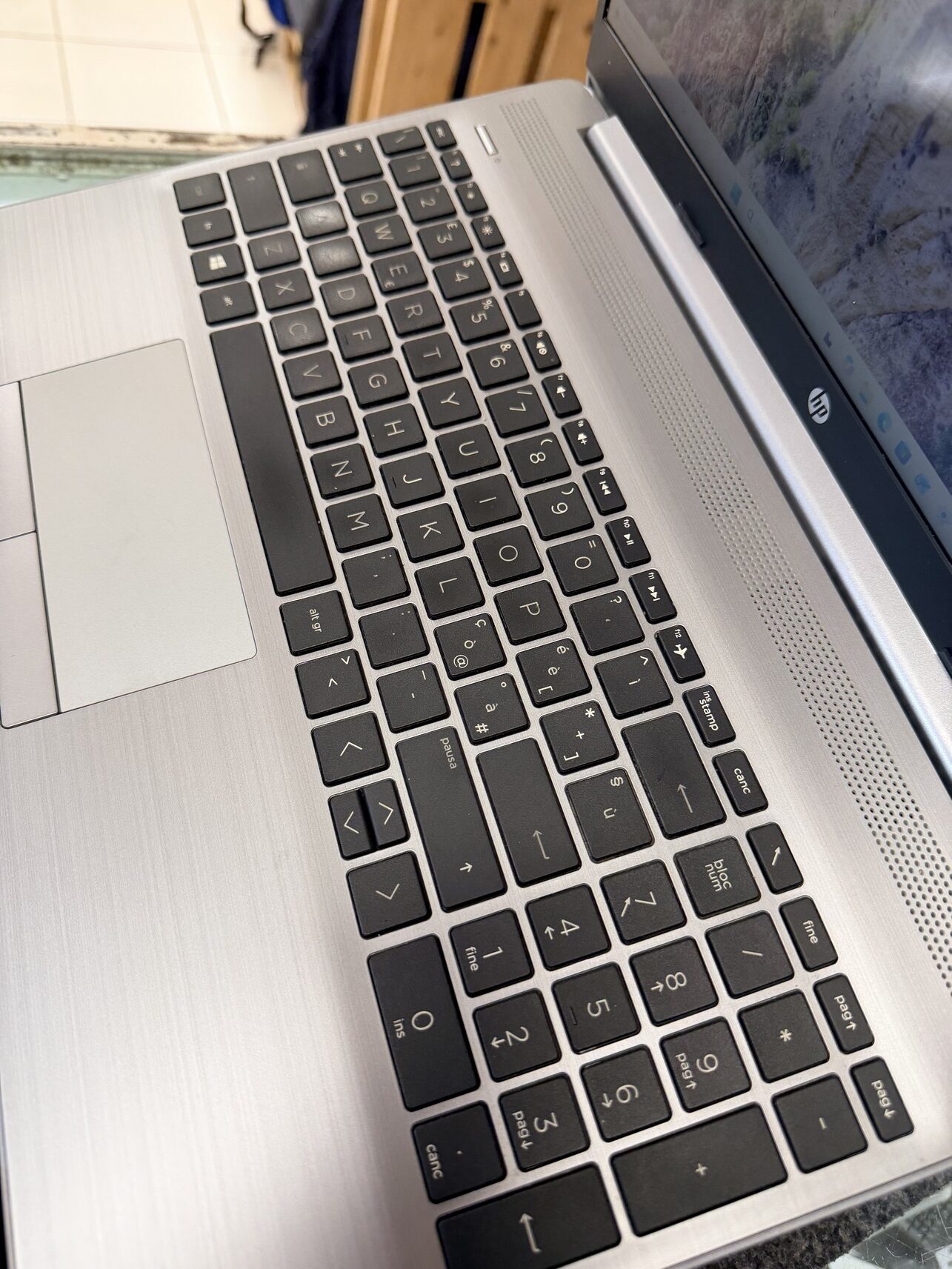 HP 255 G8 Ricondizionato | Ryzen 3 3250U | 8GB RAM | 256GB SSD | 15.6″ | Windows 11 Home | Grado B - immagine 5